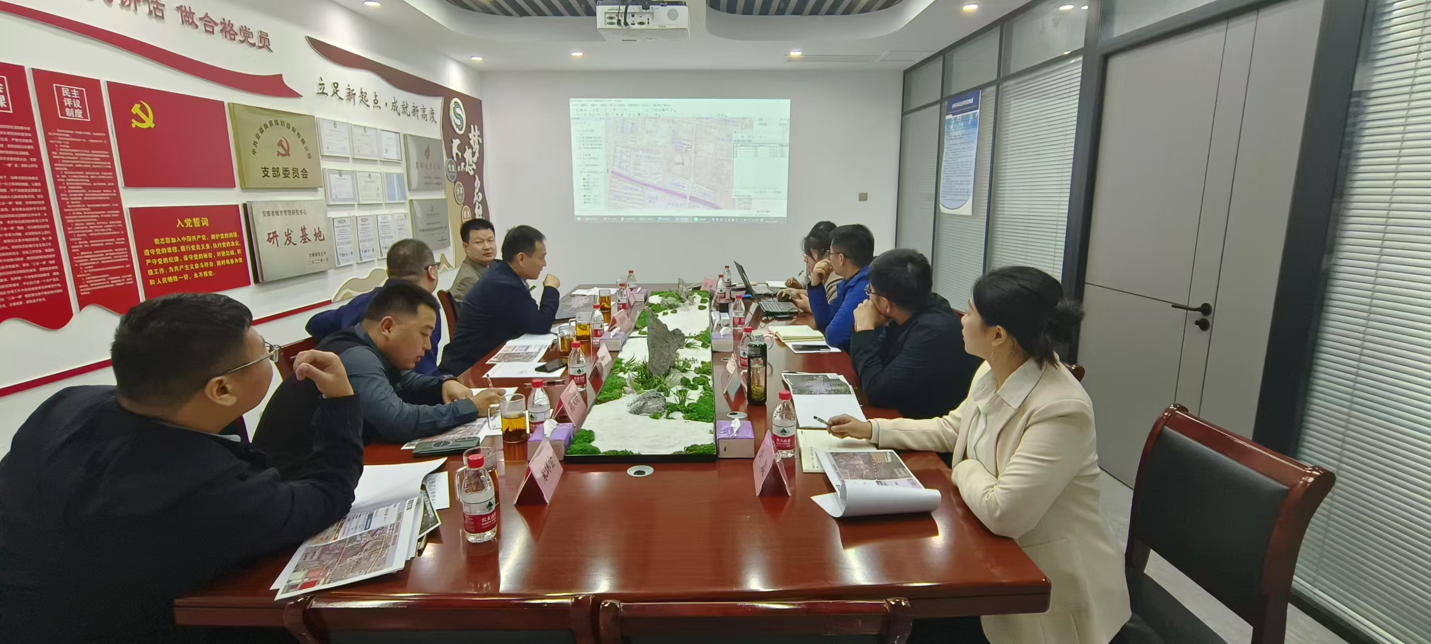 碭山縣委副書記、縣長(zhǎng)秦曉明一行蒞臨我公司調(diào)研指導(dǎo)